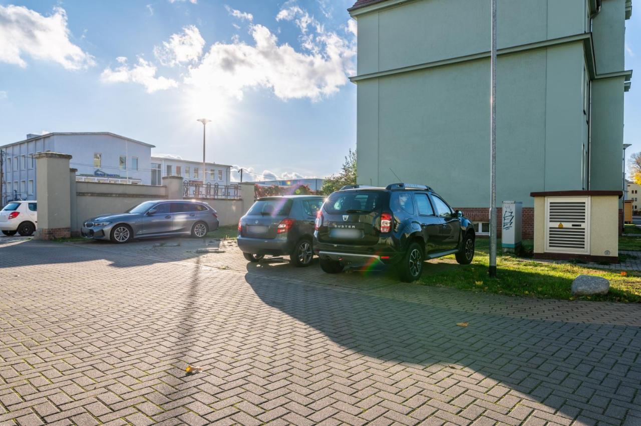 Ruhig - Privatparkplatz - Barrierearm Quiet - Private Car Park - Low Barrier Magdebourg Extérieur photo
